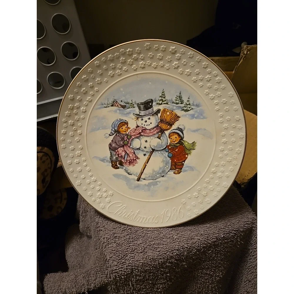 1986 Avon Christmas‎ Plate